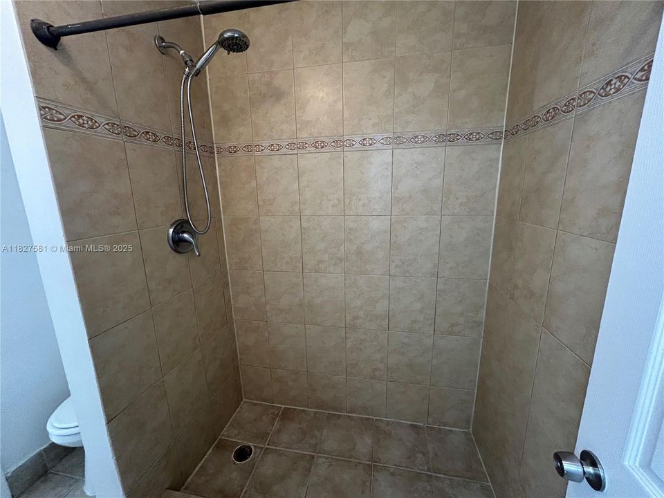 最近租的: $2,000 (2 贝兹, 1 浴室, 1040 平方英尺)