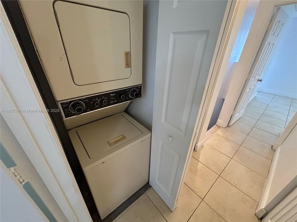 最近租的: $2,000 (2 贝兹, 1 浴室, 1040 平方英尺)