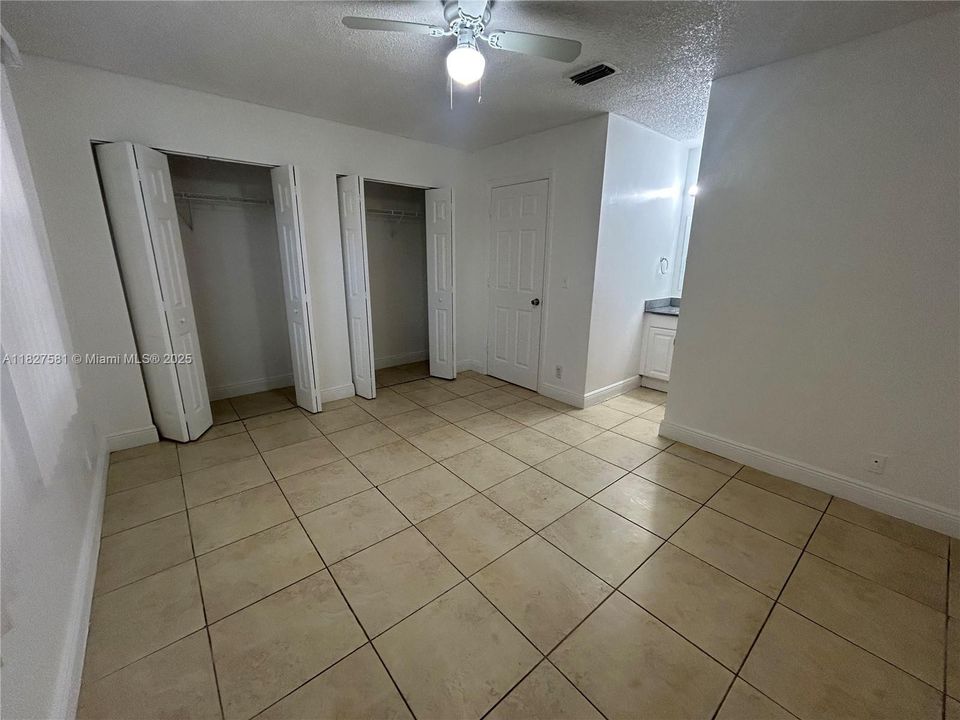 最近租的: $2,000 (2 贝兹, 1 浴室, 1040 平方英尺)