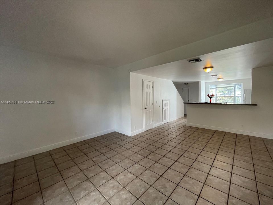 最近租的: $2,000 (2 贝兹, 1 浴室, 1040 平方英尺)