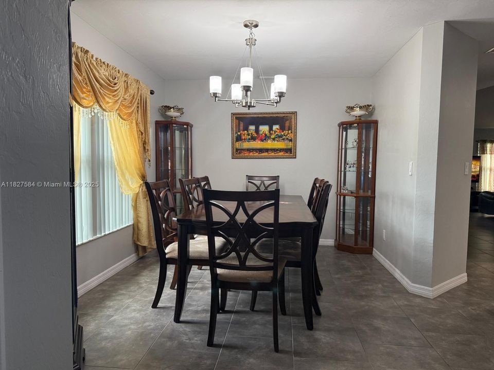 For Sale: $520,000 (3 beds, 2 baths, 2037 Square Feet)