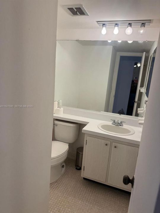 出租: $1,800 (1 贝兹, 1 浴室, 770 平方英尺)