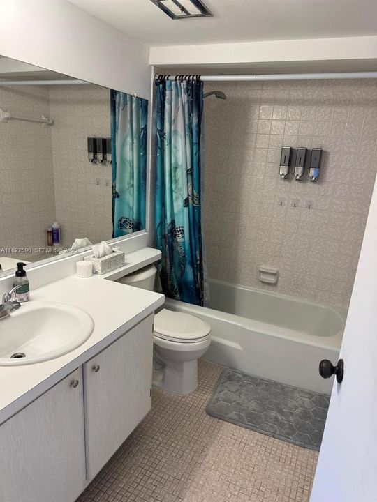 出租: $1,800 (1 贝兹, 1 浴室, 770 平方英尺)