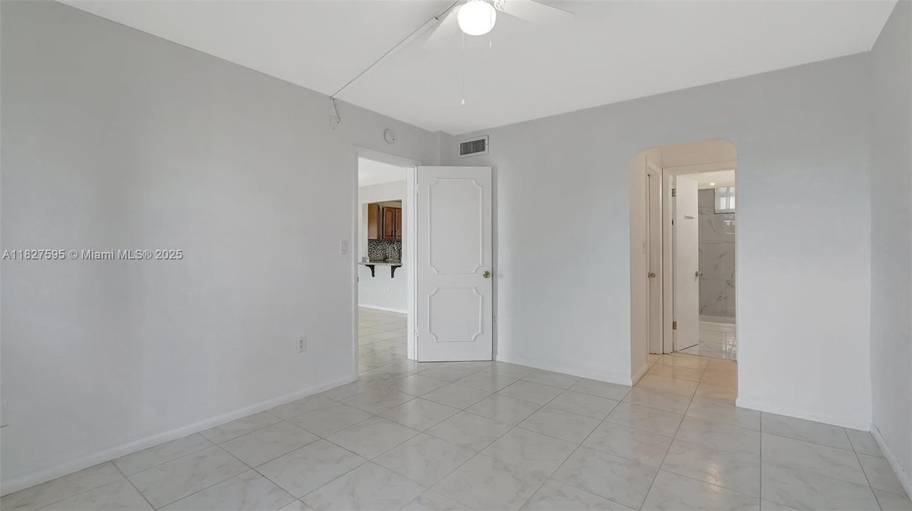 待售: $181,000 (1 贝兹, 1 浴室, 768 平方英尺)