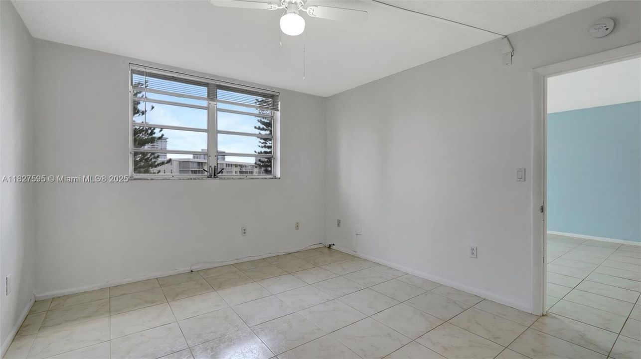 待售: $181,000 (1 贝兹, 1 浴室, 768 平方英尺)