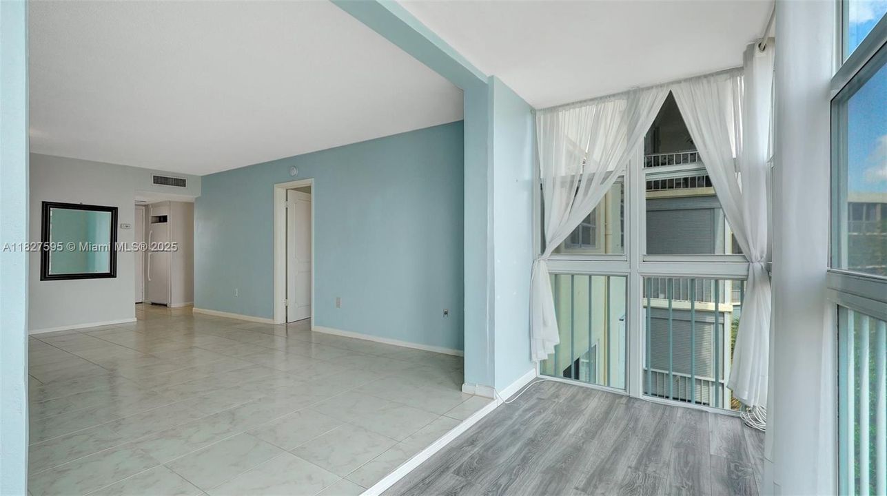 待售: $181,000 (1 贝兹, 1 浴室, 768 平方英尺)