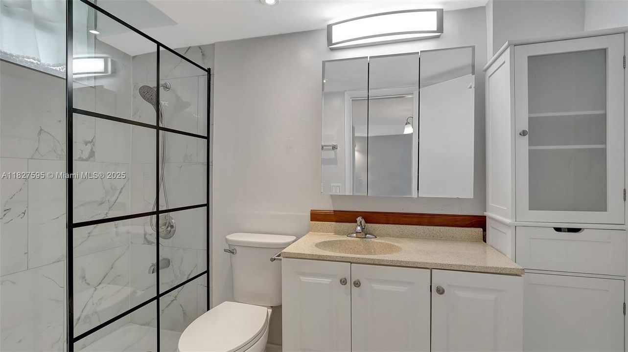 待售: $181,000 (1 贝兹, 1 浴室, 768 平方英尺)