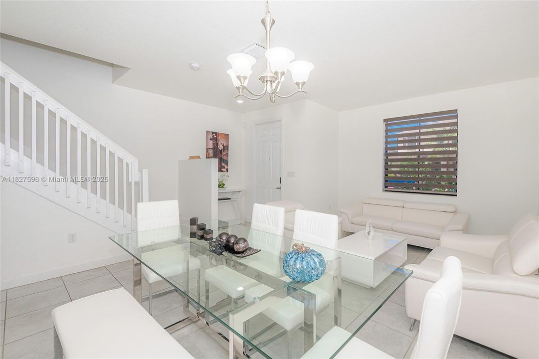 En Venta: $540,000 (3 camas, 2 baños, 1540 Pies cuadrados)