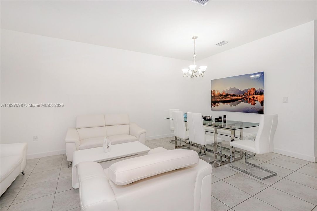 En Venta: $540,000 (3 camas, 2 baños, 1540 Pies cuadrados)