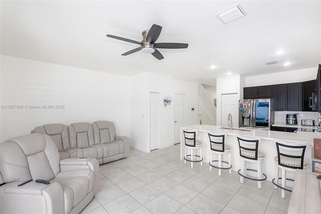 En Venta: $540,000 (3 camas, 2 baños, 1540 Pies cuadrados)