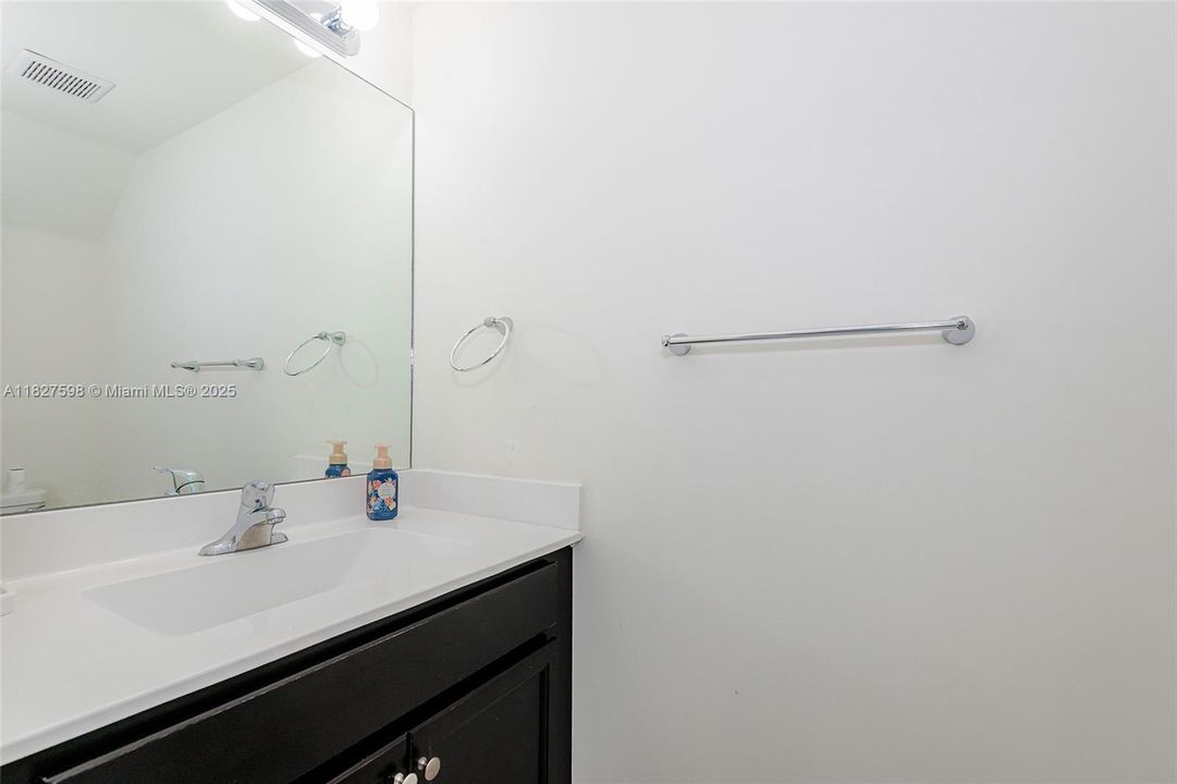 En Venta: $540,000 (3 camas, 2 baños, 1540 Pies cuadrados)