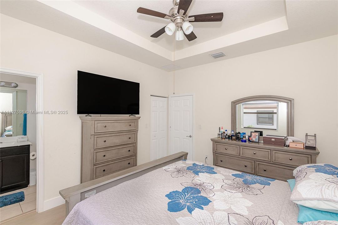 En Venta: $540,000 (3 camas, 2 baños, 1540 Pies cuadrados)