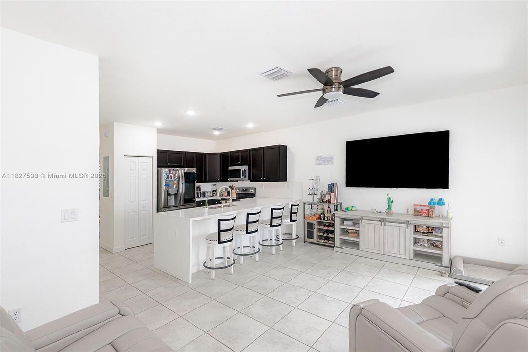 En Venta: $540,000 (3 camas, 2 baños, 1540 Pies cuadrados)