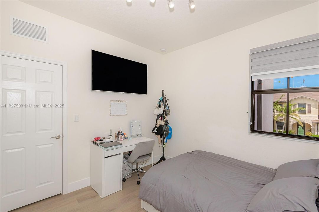 En Venta: $540,000 (3 camas, 2 baños, 1540 Pies cuadrados)