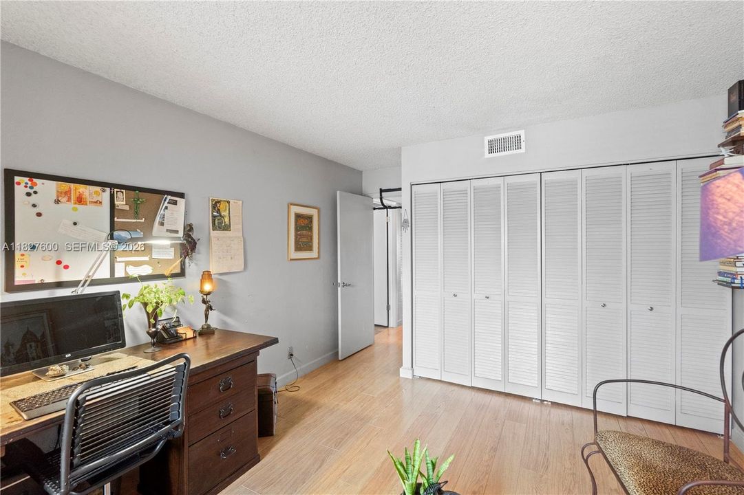 For Sale: $700,000 (2 beds, 2 baths, 1060 Square Feet)