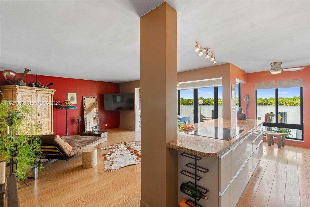 For Sale: $700,000 (2 beds, 2 baths, 1060 Square Feet)