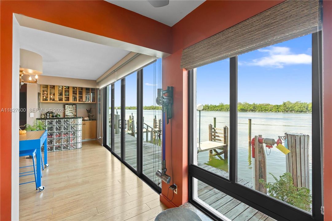 For Sale: $700,000 (2 beds, 2 baths, 1060 Square Feet)