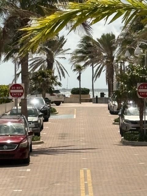 For Sale: $700,000 (2 beds, 2 baths, 1060 Square Feet)