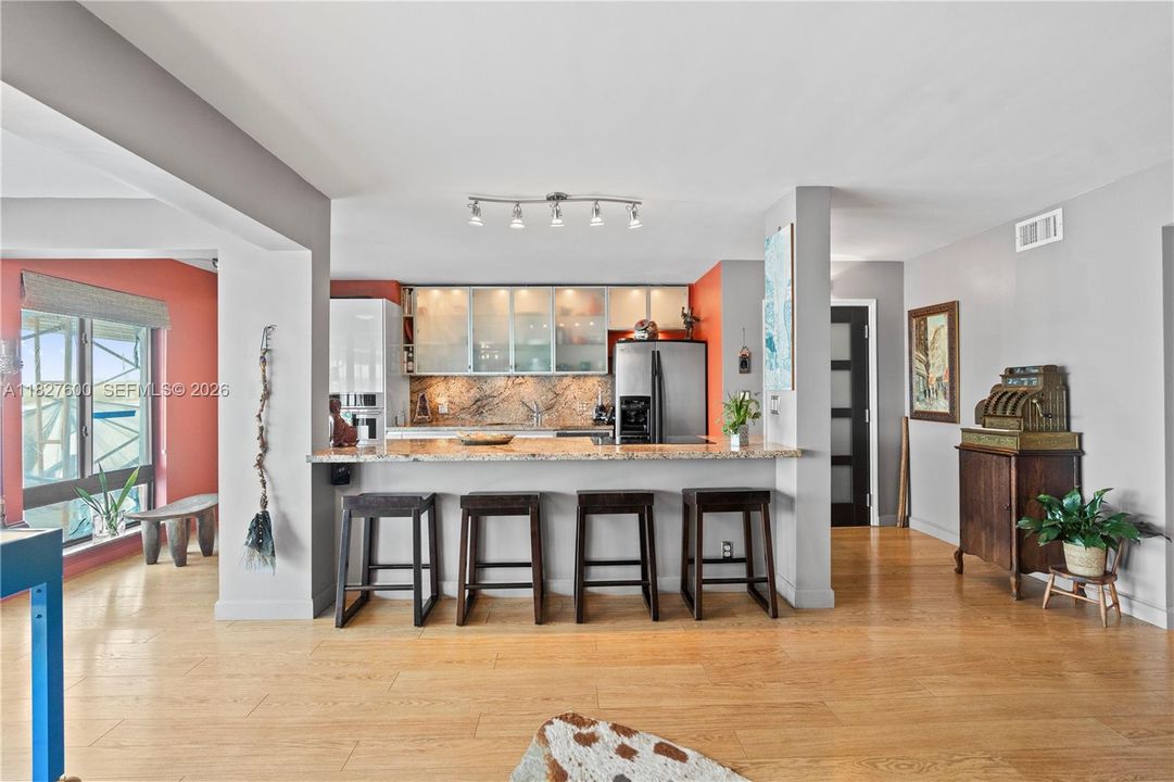 For Sale: $700,000 (2 beds, 2 baths, 1060 Square Feet)