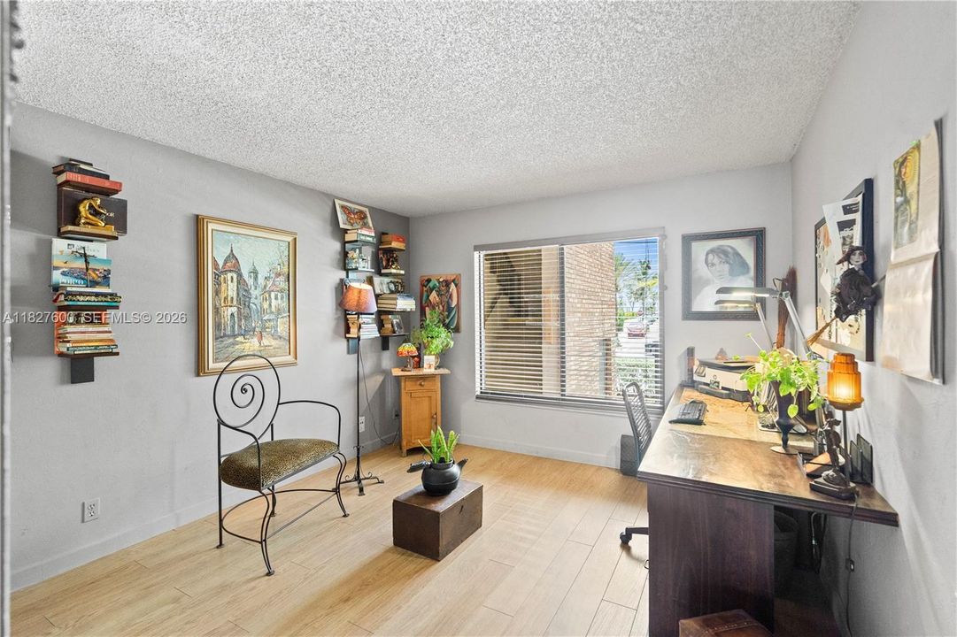 For Sale: $700,000 (2 beds, 2 baths, 1060 Square Feet)