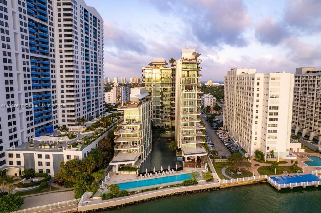 For Sale: $8,500,000 (3 beds, 3 baths, 2374 Square Feet)