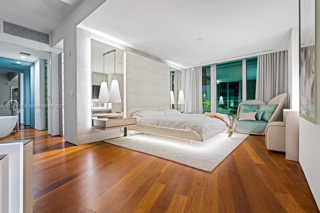 For Sale: $8,500,000 (3 beds, 3 baths, 2374 Square Feet)