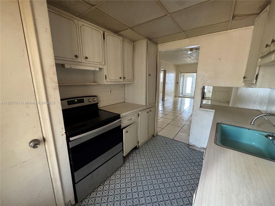 Под контрактом: $54,900 (1 спален, 1 ванн, 660 Квадратных фут)