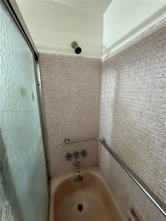 Под контрактом: $54,900 (1 спален, 1 ванн, 660 Квадратных фут)