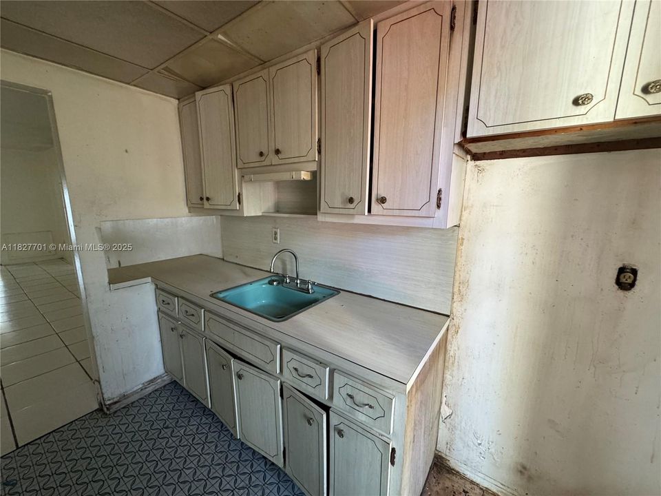 Под контрактом: $54,900 (1 спален, 1 ванн, 660 Квадратных фут)