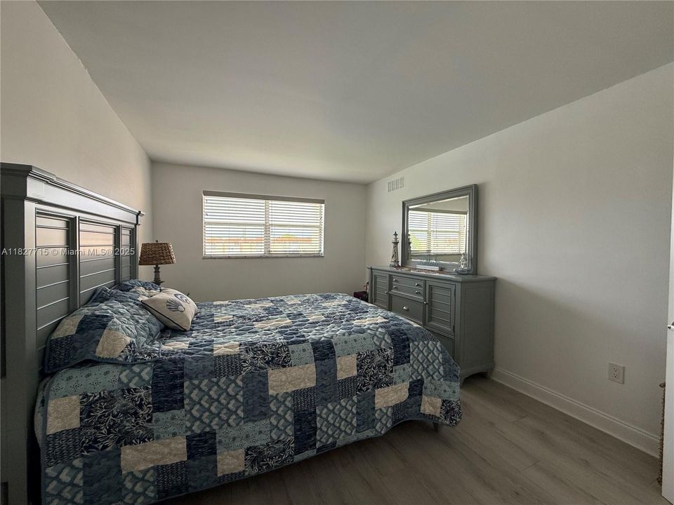 Под контрактом: $105,000 (1 спален, 1 ванн, 640 Квадратных фут)