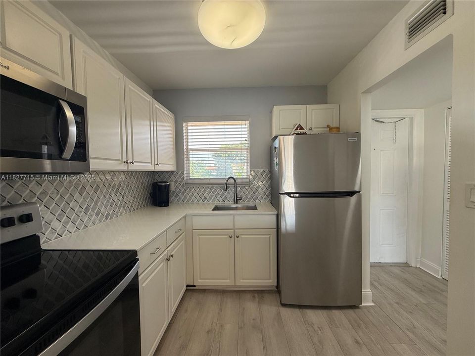 Под контрактом: $105,000 (1 спален, 1 ванн, 640 Квадратных фут)