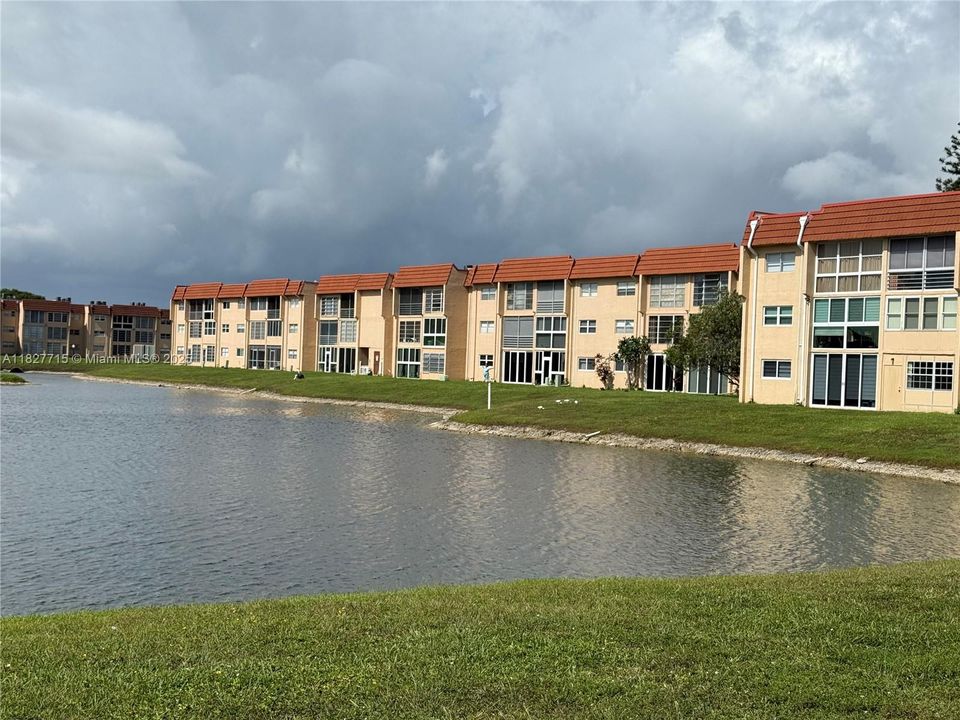 Под контрактом: $105,000 (1 спален, 1 ванн, 640 Квадратных фут)