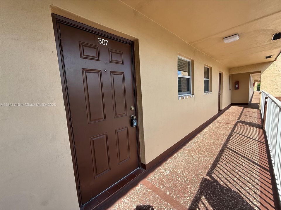 Под контрактом: $105,000 (1 спален, 1 ванн, 640 Квадратных фут)