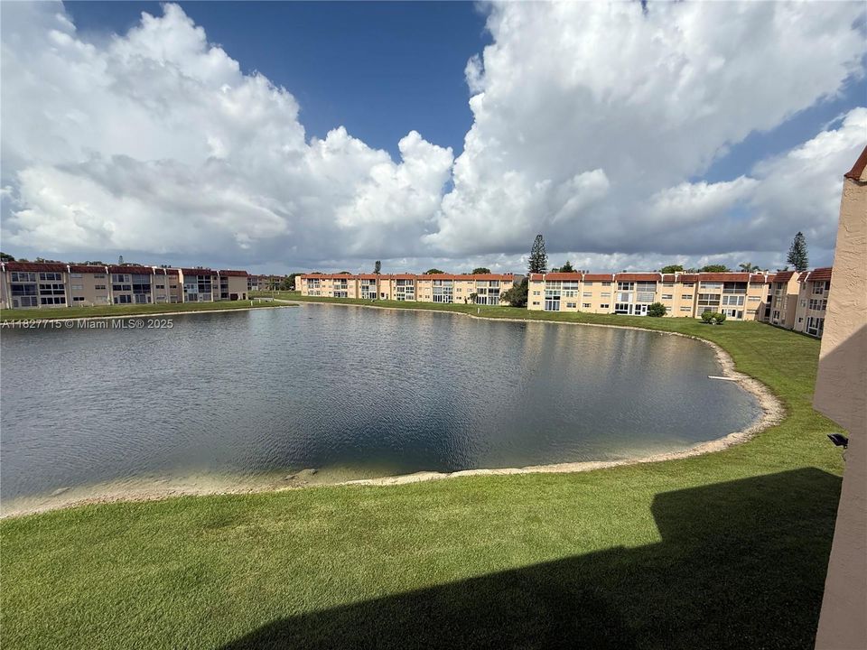 Под контрактом: $105,000 (1 спален, 1 ванн, 640 Квадратных фут)