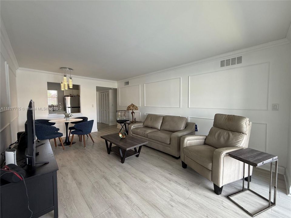 Под контрактом: $105,000 (1 спален, 1 ванн, 640 Квадратных фут)