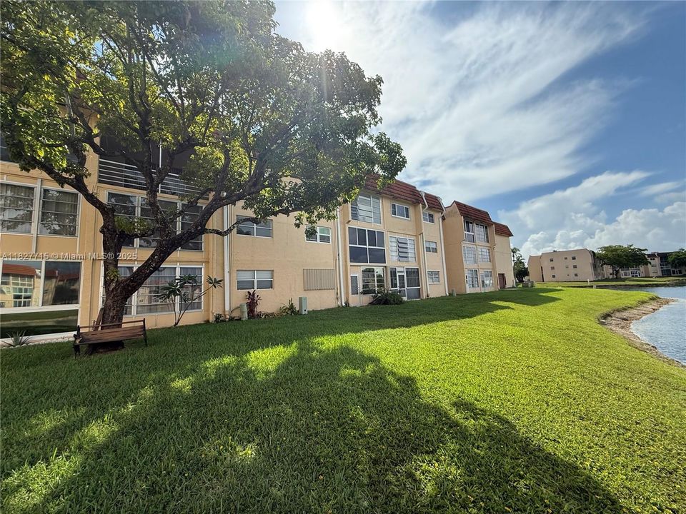 Под контрактом: $105,000 (1 спален, 1 ванн, 640 Квадратных фут)