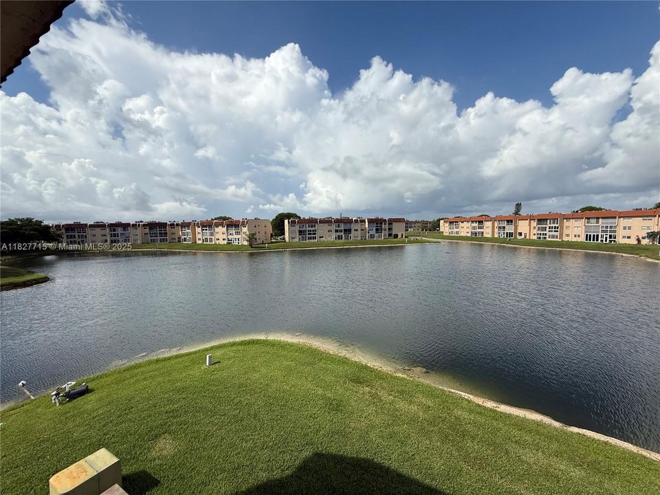 Под контрактом: $105,000 (1 спален, 1 ванн, 640 Квадратных фут)