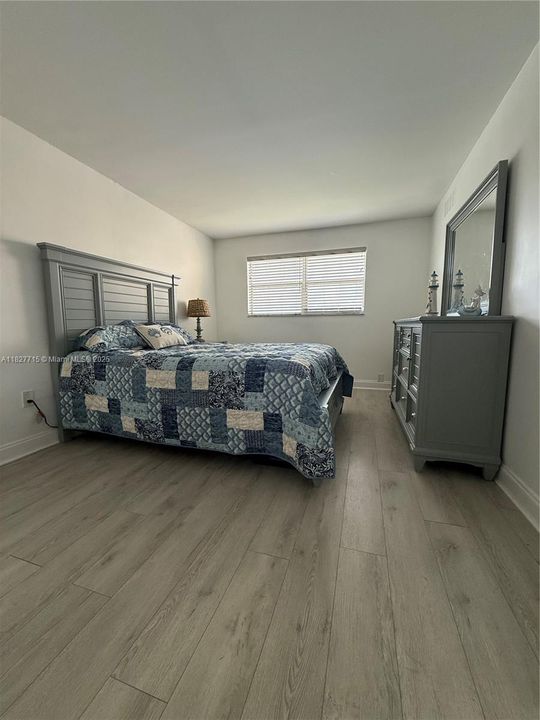 Под контрактом: $105,000 (1 спален, 1 ванн, 640 Квадратных фут)