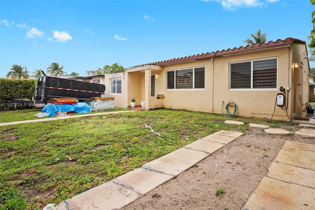 На продажу: $1,999,999 (2 спален, 1 ванн, 1186 Квадратных фут)