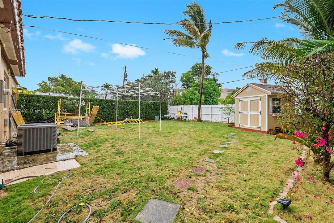 На продажу: $1,999,999 (2 спален, 1 ванн, 1186 Квадратных фут)