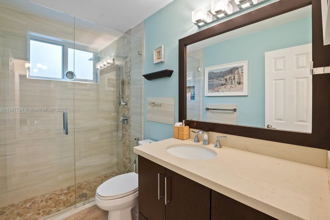 На продажу: $1,999,999 (2 спален, 1 ванн, 1186 Квадратных фут)