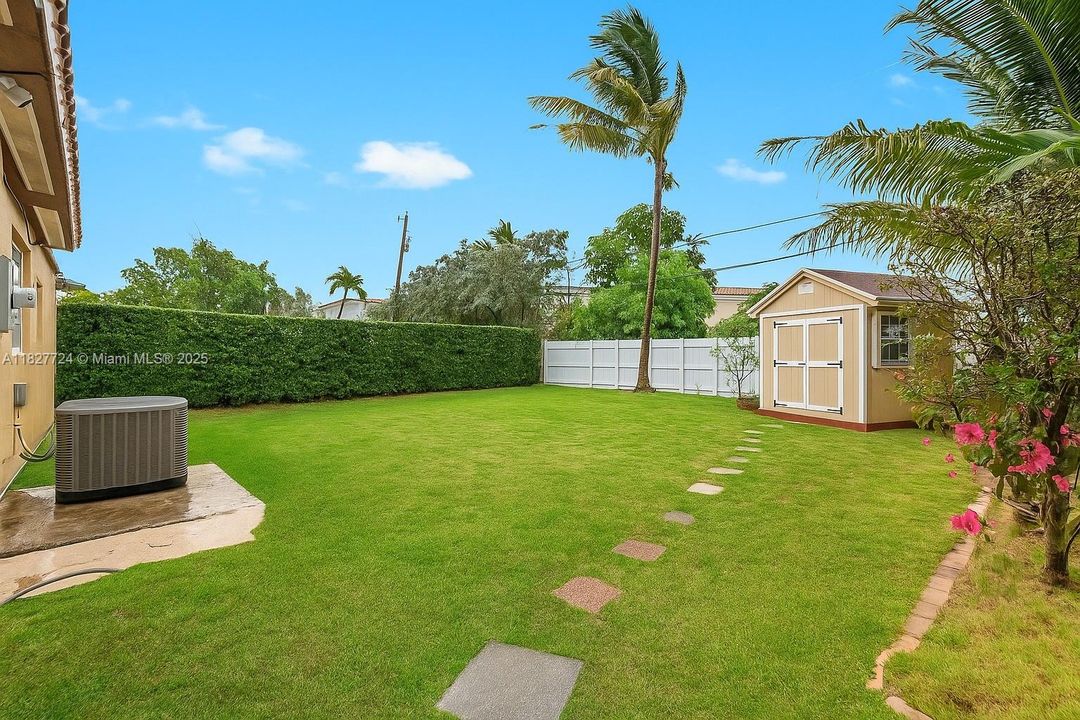 На продажу: $1,999,999 (2 спален, 1 ванн, 1186 Квадратных фут)