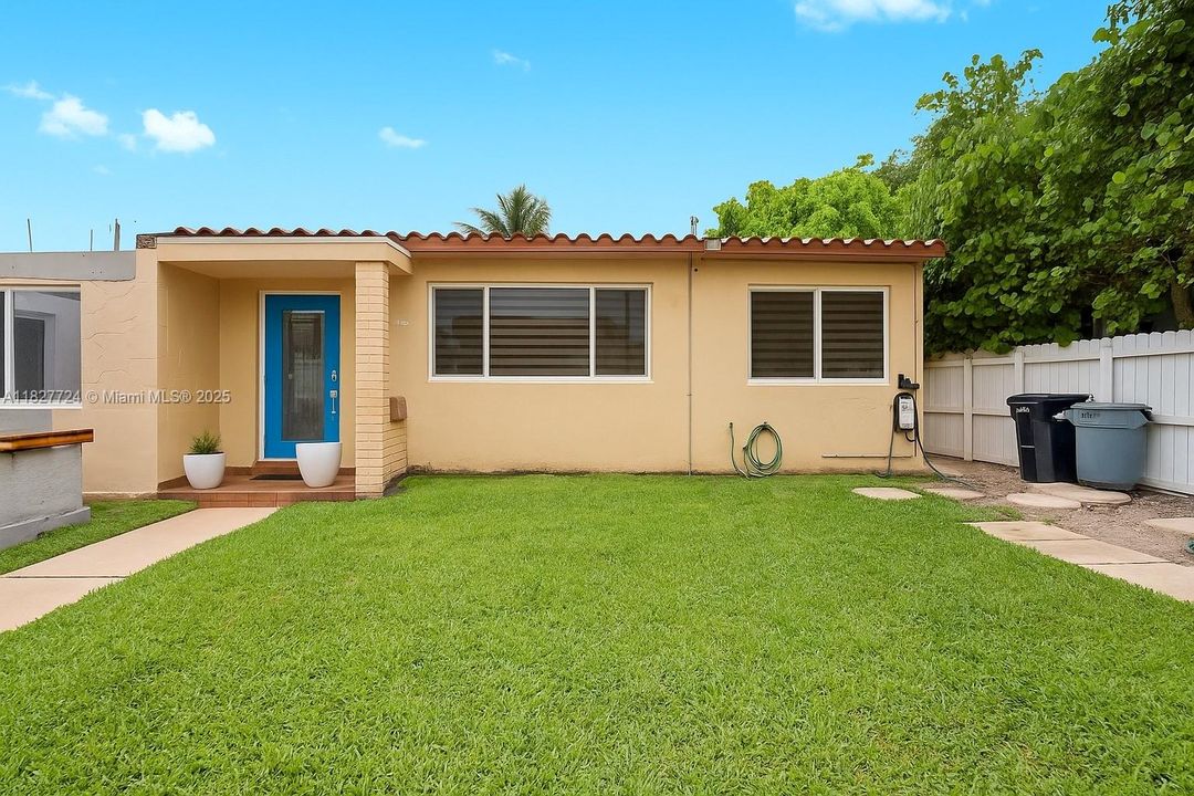 На продажу: $1,999,999 (2 спален, 1 ванн, 1186 Квадратных фут)