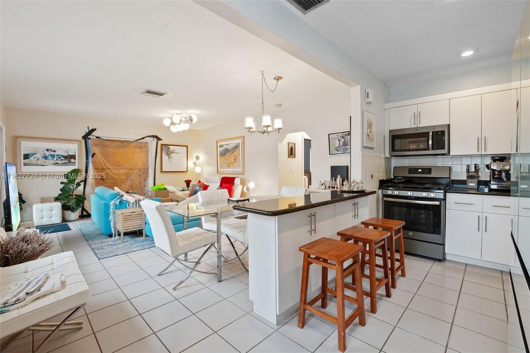 На продажу: $1,999,999 (2 спален, 1 ванн, 1186 Квадратных фут)