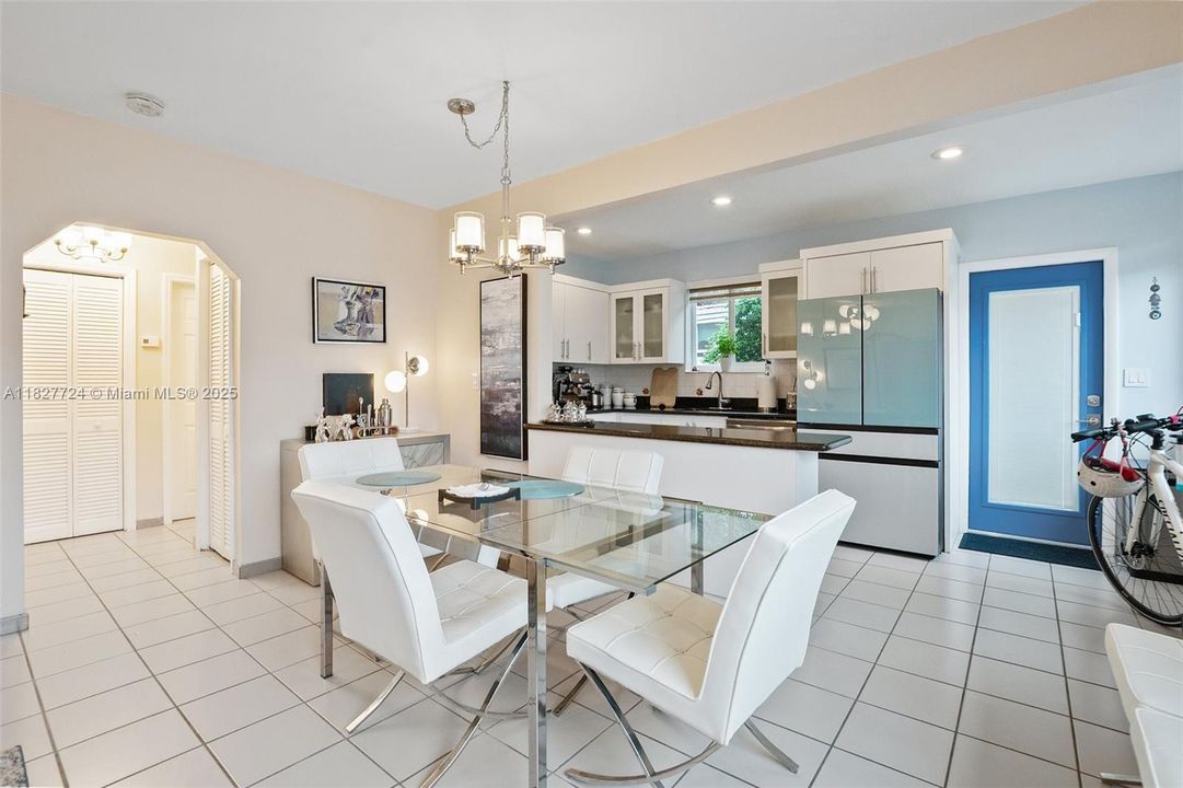 На продажу: $1,999,999 (2 спален, 1 ванн, 1186 Квадратных фут)