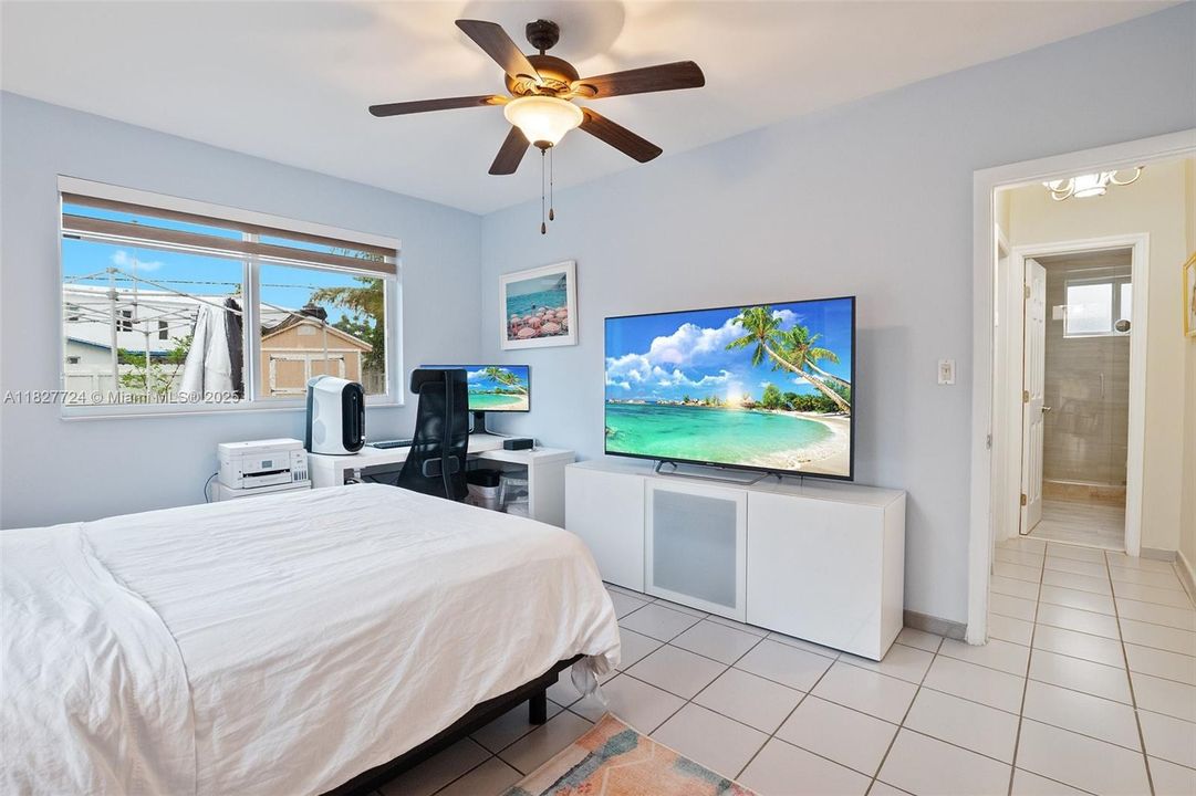 На продажу: $1,999,999 (2 спален, 1 ванн, 1186 Квадратных фут)