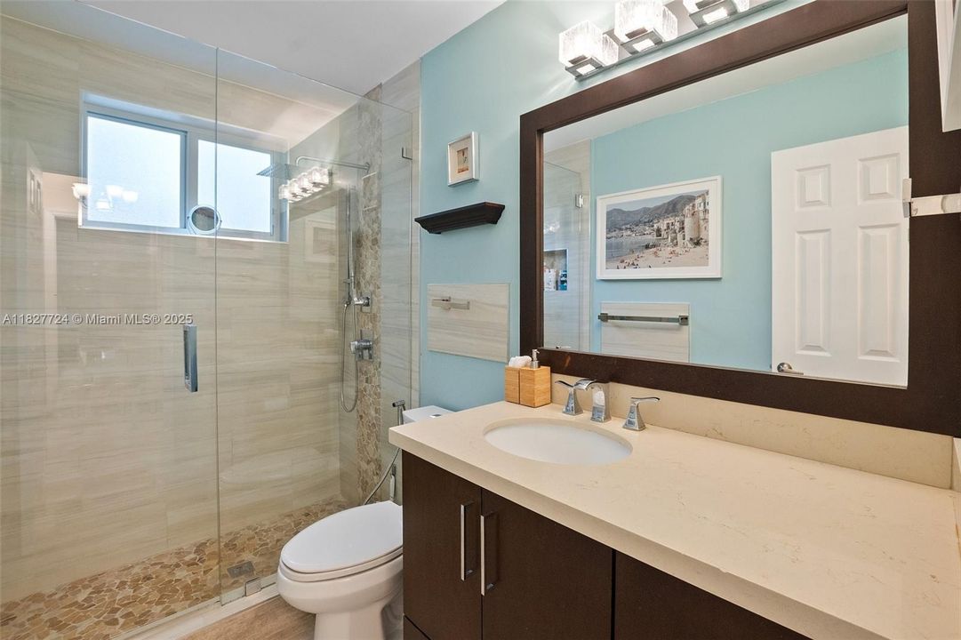 На продажу: $1,999,999 (2 спален, 1 ванн, 1186 Квадратных фут)