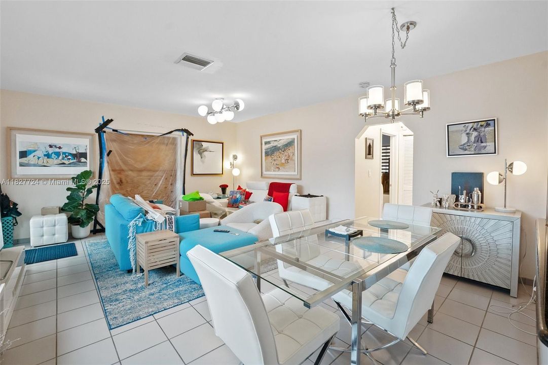 На продажу: $1,999,999 (2 спален, 1 ванн, 1186 Квадратных фут)