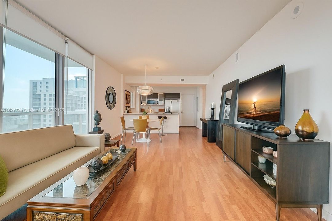 En Venta: $550,000 (2 camas, 2 baños, 1068 Pies cuadrados)