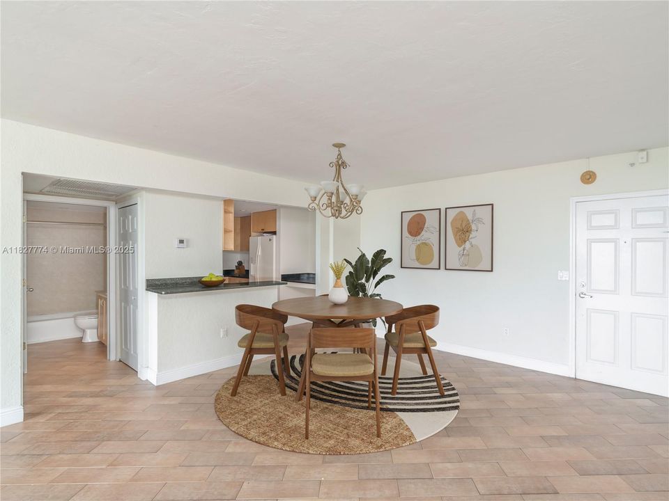 На продажу: $349,000 (1 спален, 1 ванн, 950 Квадратных фут)